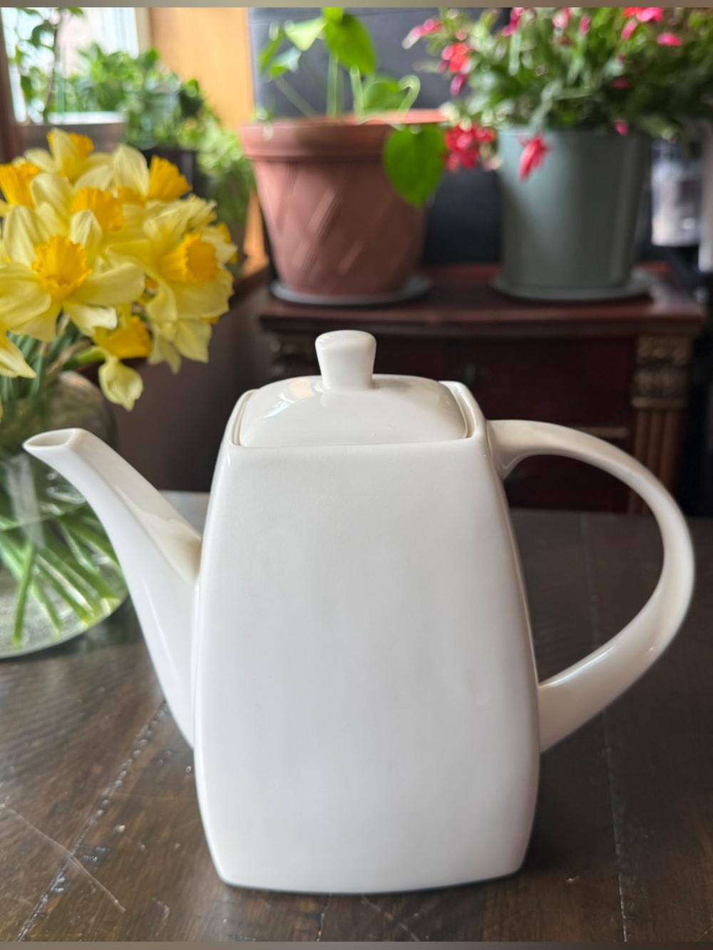 Meritage Fine Ceramic China White Ceramic Teapot - Simple Modern Design